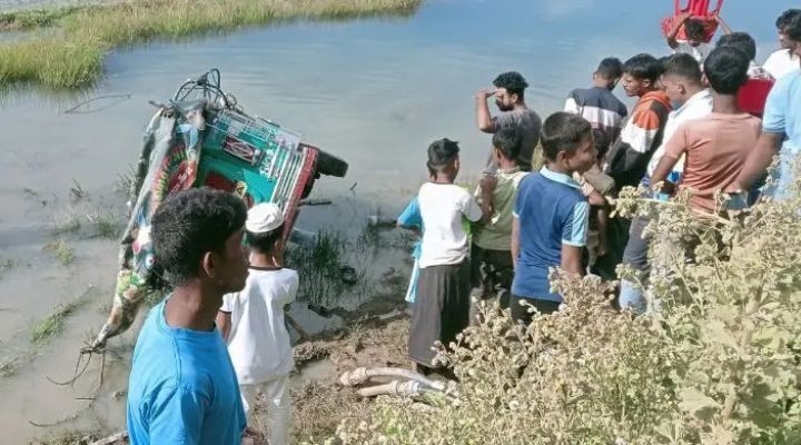 মিনিট্রাক ও সিএনজির মুখোমুখি সংঘর্ষে চালকসহ নিহত ২